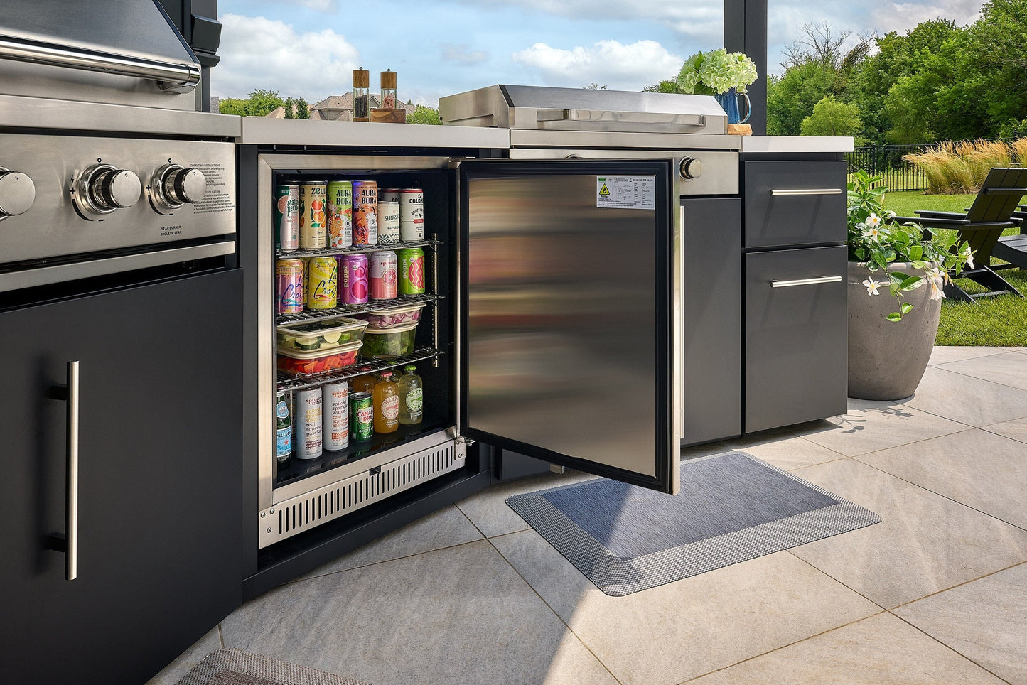 Edgemont Cove | Curved Outdoor Kitchen with Built-In Grill, Griddle & Pizza Oven