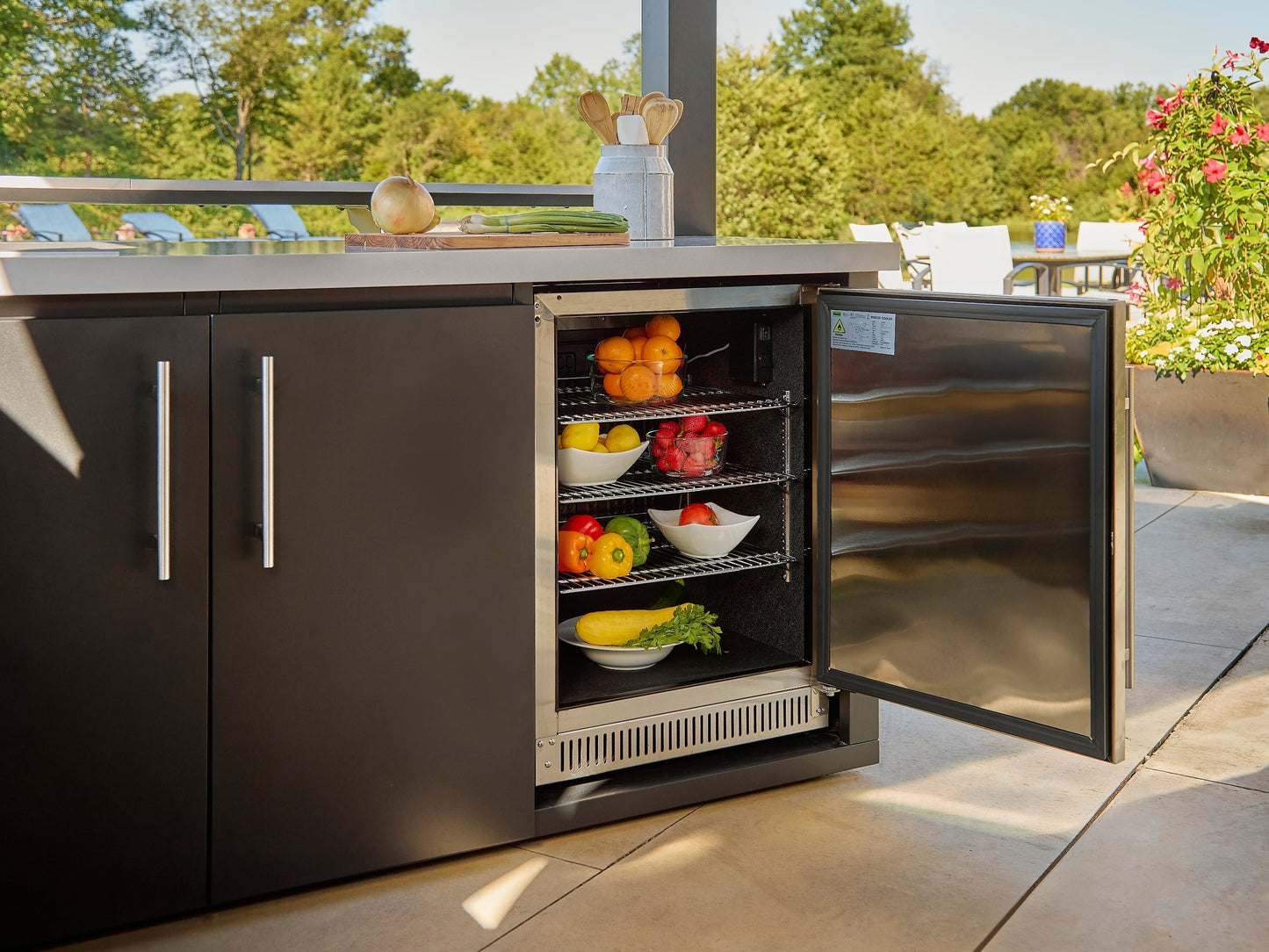 Edgemont Bay | U-Shape Outdoor Kitchen with Bar Seating, Grill & Pizza Oven